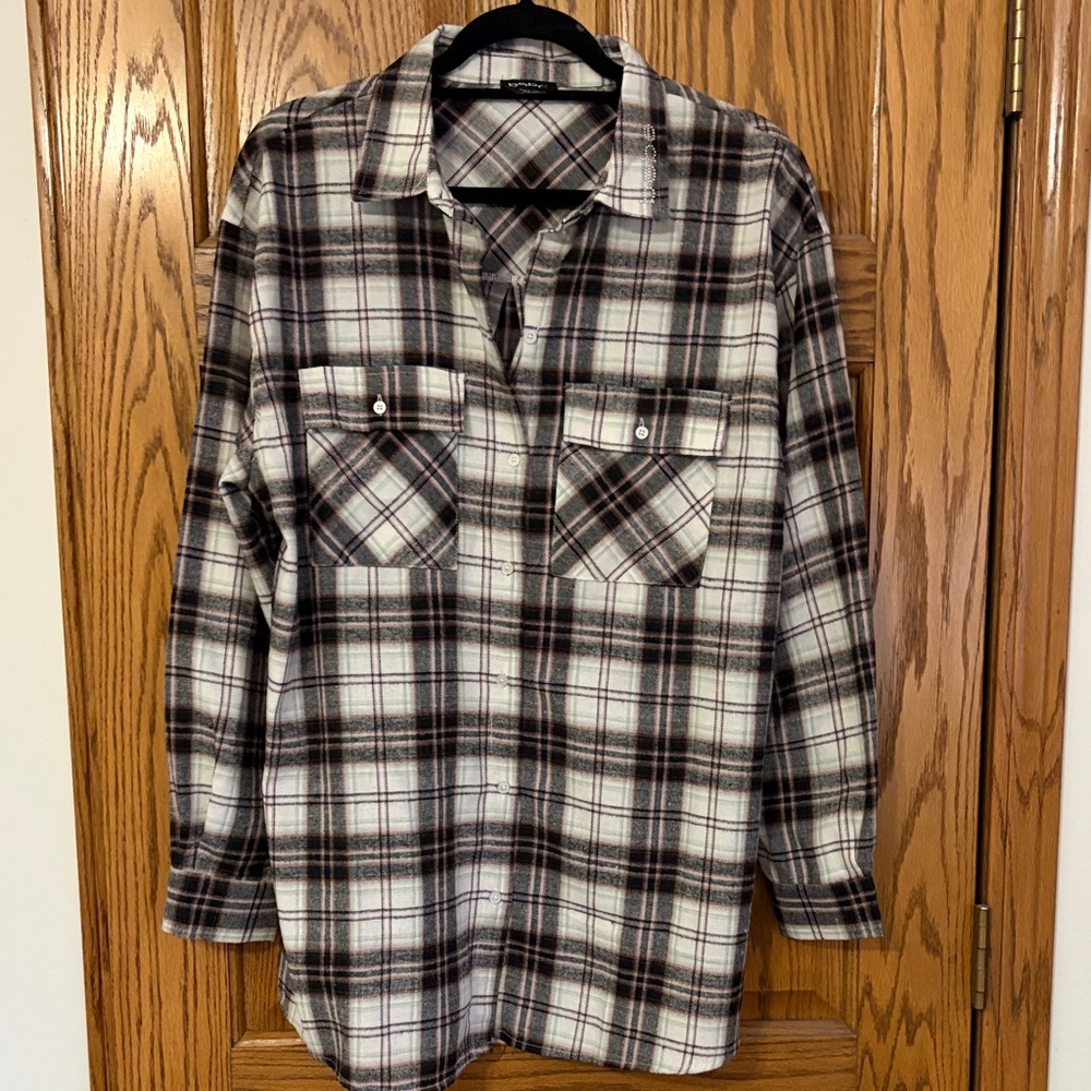 bebe Plaid lightweight flannel Shirt in Black, White and Light Pink